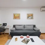Modern 3 Bdr With Free Parking And Patio Lägenhet Sarajevo