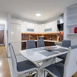 Modern 3 Bdr With Free Parking And Patio * Sarajevo