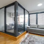 Modern 3 Bdr With Free Parking And Patio Sarajevo