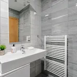 Apartment Modern 3 Bdr With Free Parking And Patio