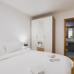 Modern 3 Bdr With Free Parking And Patio *