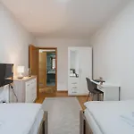 Modern 3 Bdr With Free Parking And Patio