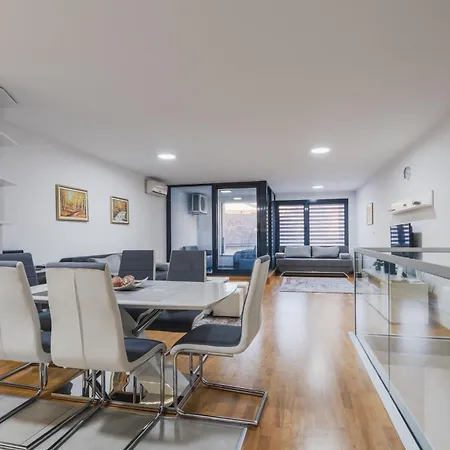 Modern 3 Bdr With Free Parking And Patio Sarajevo