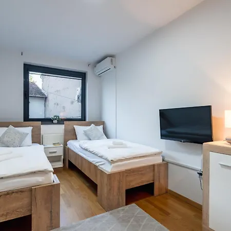Apartment Modern 3 Bdr With Free Parking And Patio Sarajevo