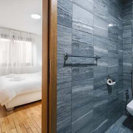 Apartment Modern 3 Bdr With Free Parking And Patio