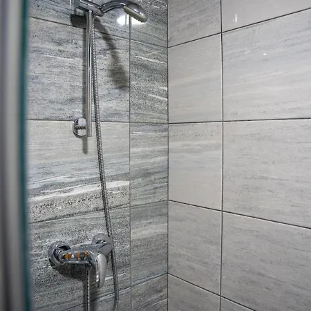 Modern 3 Bdr With Free Parking And Patio Apartment Sarajevo
