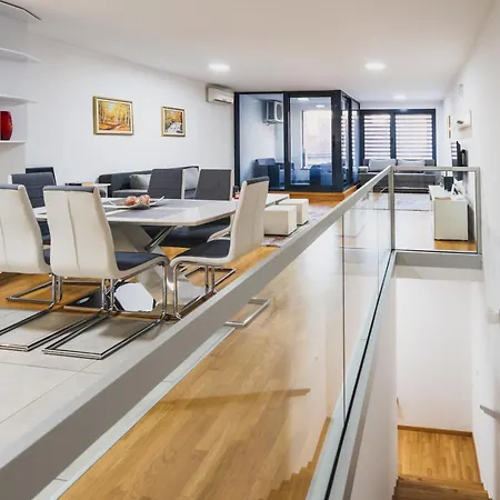Apartment Modern 3 Bdr With Free Parking And Patio