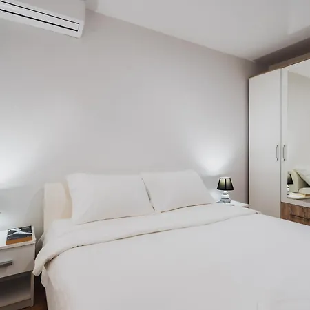 Modern 3 Bdr With Free Parking And Patio Sarajevo