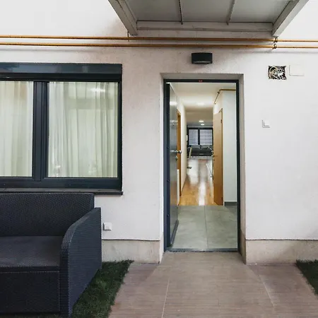 Apartment Modern 3 Bdr With Free Parking And Patio