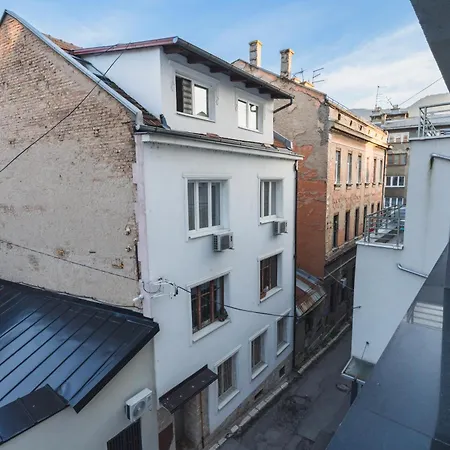 Modern 3 Bdr With Free Parking And Patio