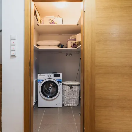 Apartment Modern 3 Bdr With Free Parking And Patio *
