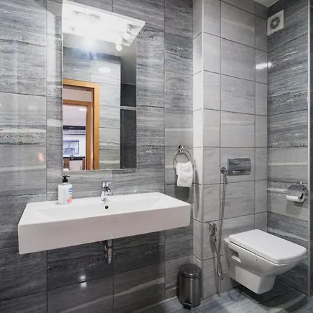 Modern 3 Bdr With Free Parking And Patio Sarajevo