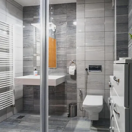Modern 3 Bdr With Free Parking And Patio Apartment