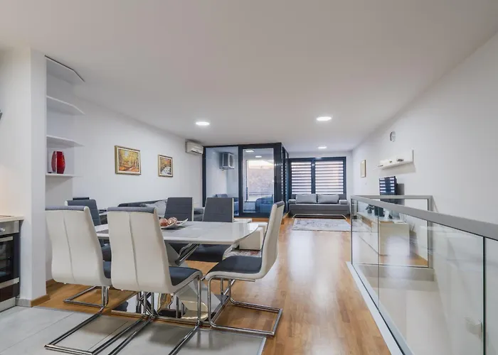 Modern 3 Bdr With Free Parking And Patio Sarajevo