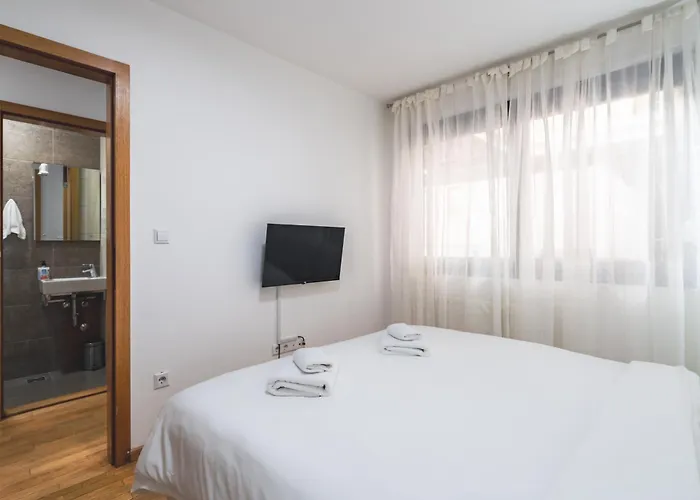 Modern 3 Bdr With Free Parking And Patio Sarajevo