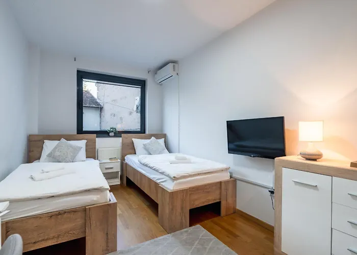 Apartment Modern 3 Bdr With Free Parking And Patio Sarajevo