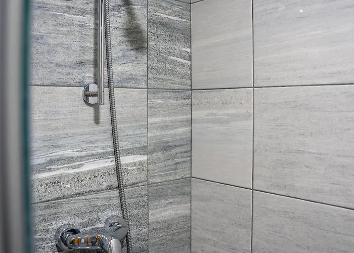 Modern 3 Bdr With Free Parking And Patio Apartment Sarajevo