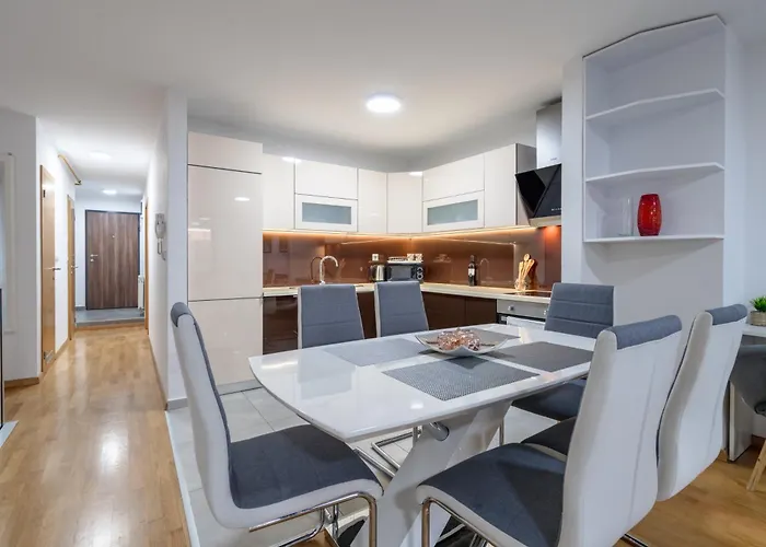 Modern 3 Bdr With Free Parking And Patio * Sarajevo
