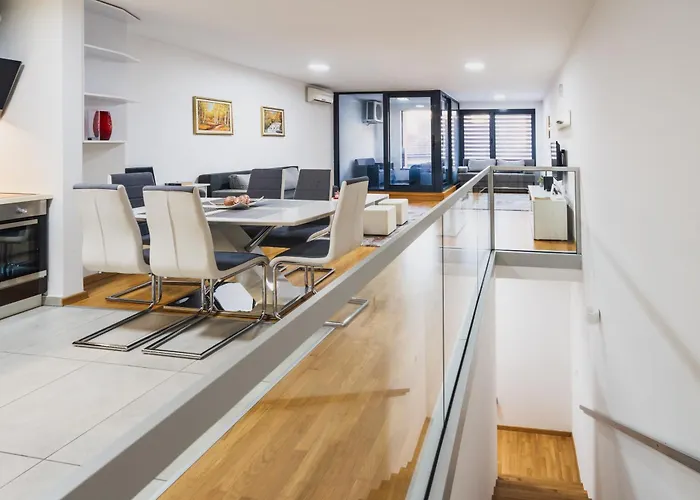 Apartment Modern 3 Bdr With Free Parking And Patio