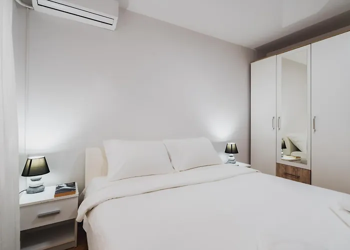 Modern 3 Bdr With Free Parking And Patio Sarajevo