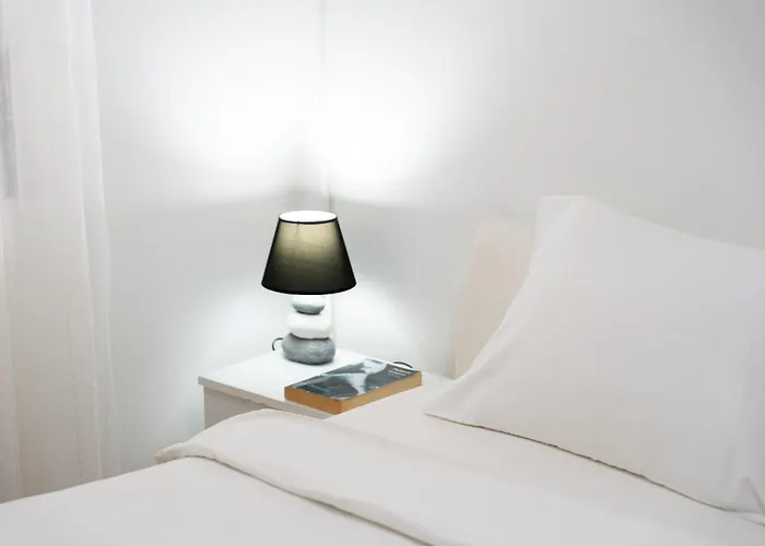 Modern 3 Bdr With Free Parking And Patio Apartment