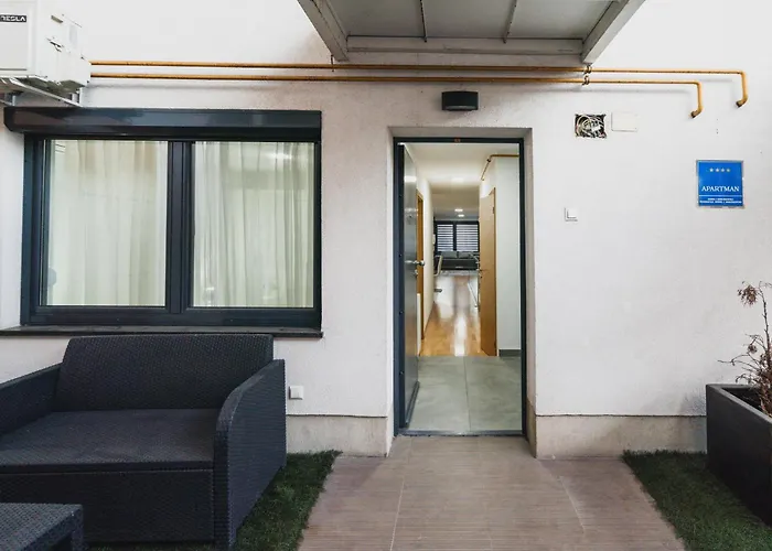 Apartment Modern 3 Bdr With Free Parking And Patio