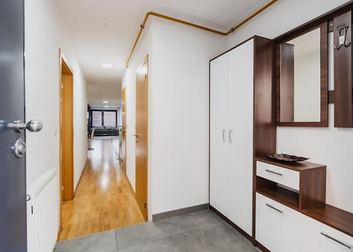 Modern 3 Bdr With Free Parking And Patio * Sarajevo