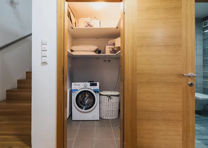 Apartment Modern 3 Bdr With Free Parking And Patio *