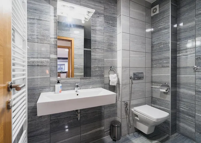 Modern 3 Bdr With Free Parking And Patio Sarajevo